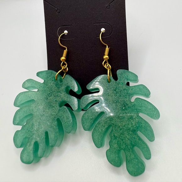 Jewelry - HANDMADE-Forest Green Leaf earrings